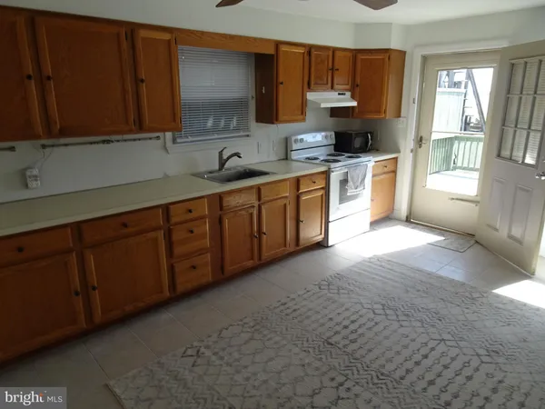 $2,700 | 213 East 2nd Street, New Castle, DE 19720