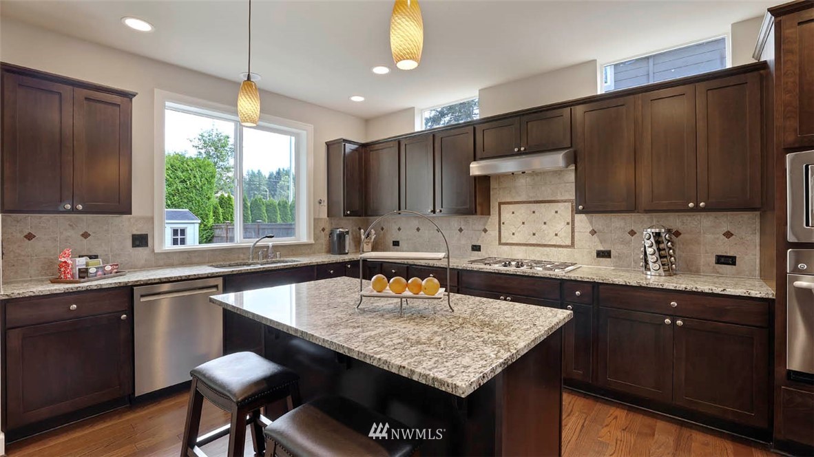 128 Ilwaco Place Southeast Renton, WA 98059 - Photo 16 of 40
