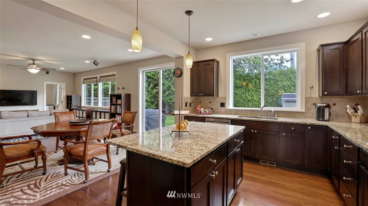 128 Ilwaco Place Southeast Renton, WA 98059 - Photo 17 of 40