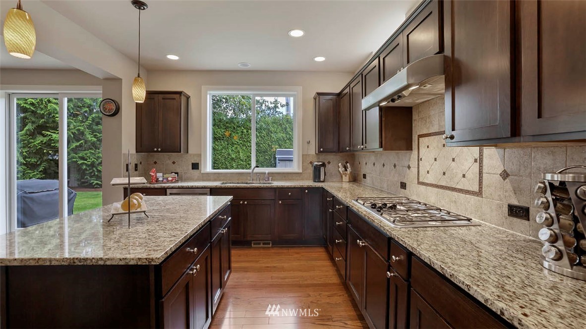 128 Ilwaco Place Southeast Renton, WA 98059 - Photo 18 of 40