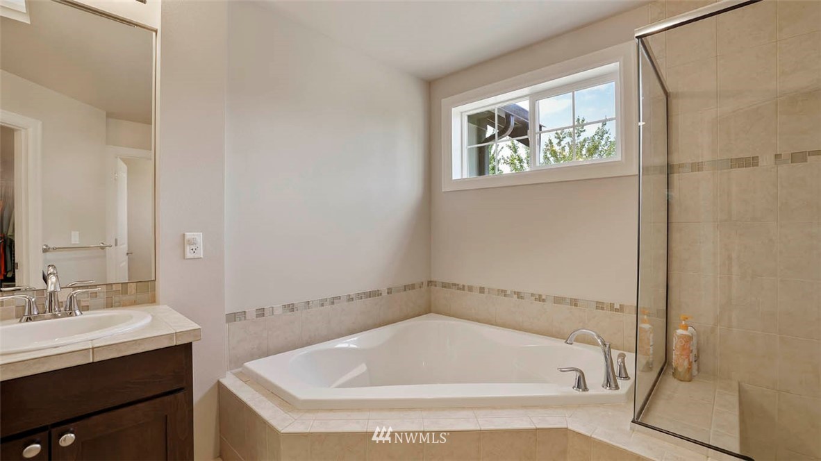 128 Ilwaco Place Southeast Renton, WA 98059 - Photo 35 of 40