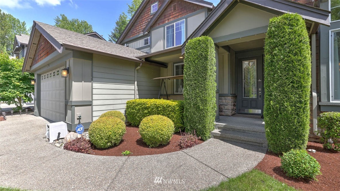 128 Ilwaco Place Southeast Renton, WA 98059 - Photo 5 of 40