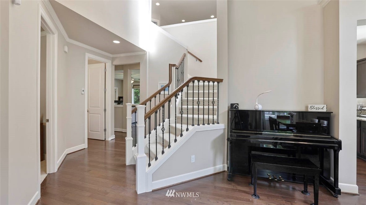 128 Ilwaco Place Southeast Renton, WA 98059 - Photo 7 of 40