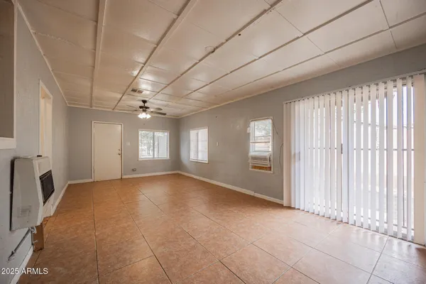 $1,195 | 7513 North 61st Avenue, Glendale, AZ 85301