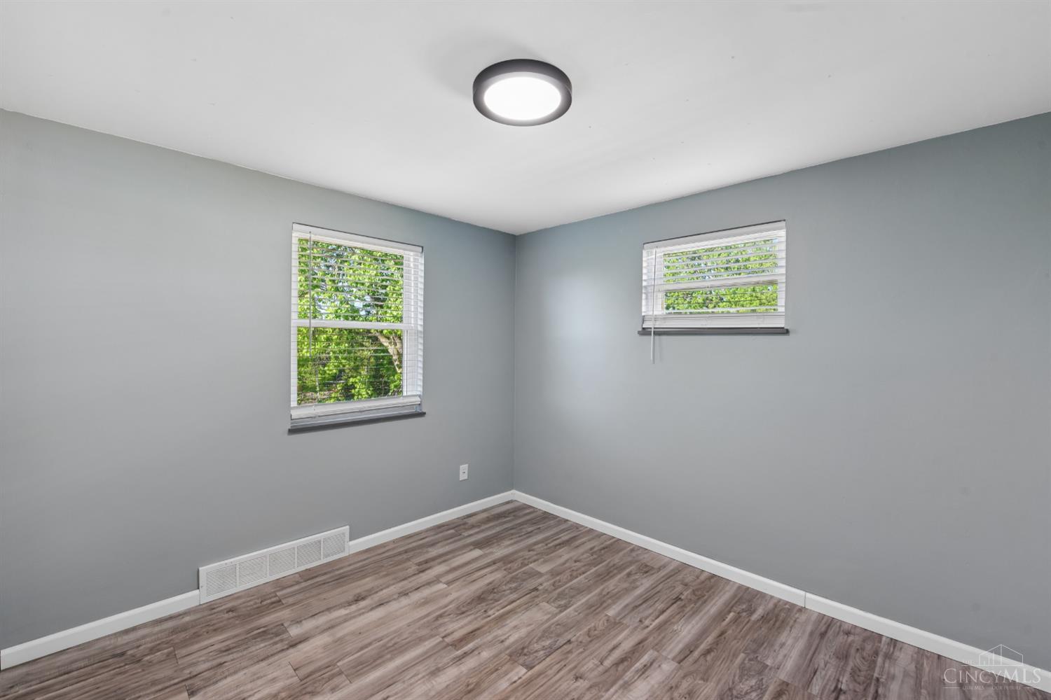 627 Roebling Road Cincinnati, OH 45238 - Photo 17 of 53