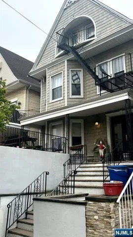 $1,895,000 | 17 48th Street, Weehawken, NJ 07086