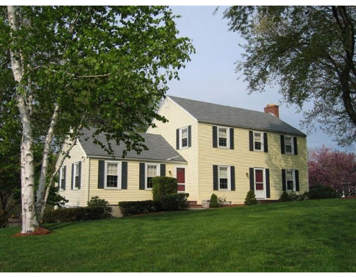135 Meadowview Road North Andover, MA 01845 - Photo 1 of 18 Gallery Image 1