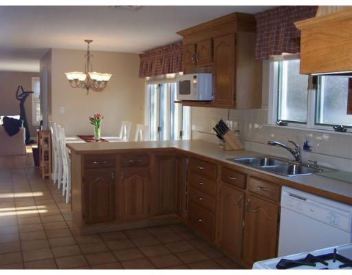 135 Meadowview Road North Andover, MA 01845 - Photo 12 of 18 Gallery Image 12