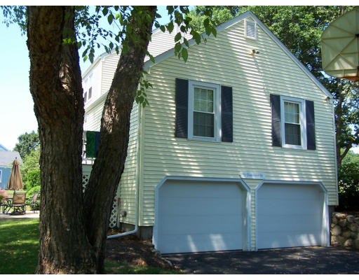 135 Meadowview Road North Andover, MA 01845 - Photo 6 of 18 Gallery Image 6