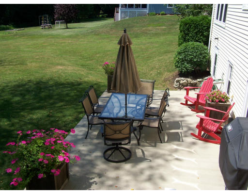 135 Meadowview Road North Andover, MA 01845 - Photo 7 of 18 Gallery Image 7