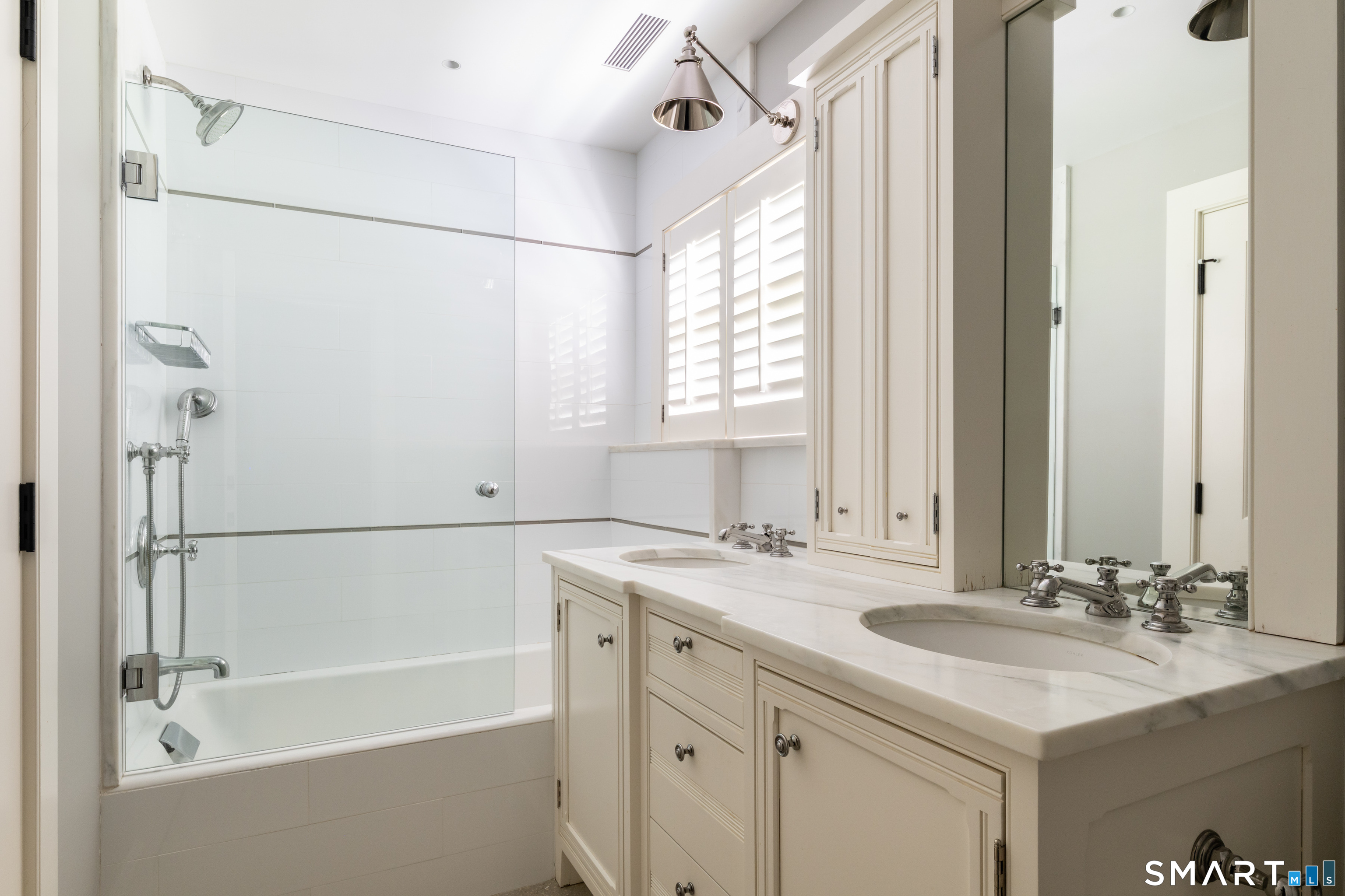 240 Umpawaug Road Redding, CT 06896 - Photo 21 of 40 Jack and Jill Bath. Shared by the two upper-level bedrooms. Dual sink marble vanity, tiled tub/shower.