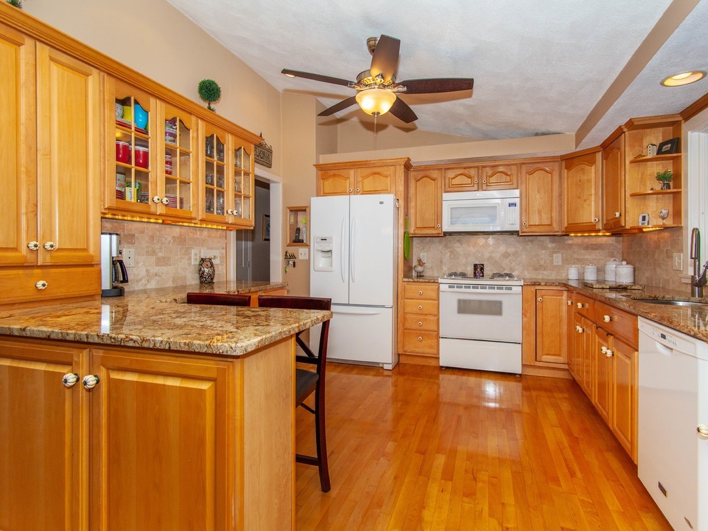16 Heath Road Peabody, MA 01960 - Photo 8 of 29 Gallery Image 8