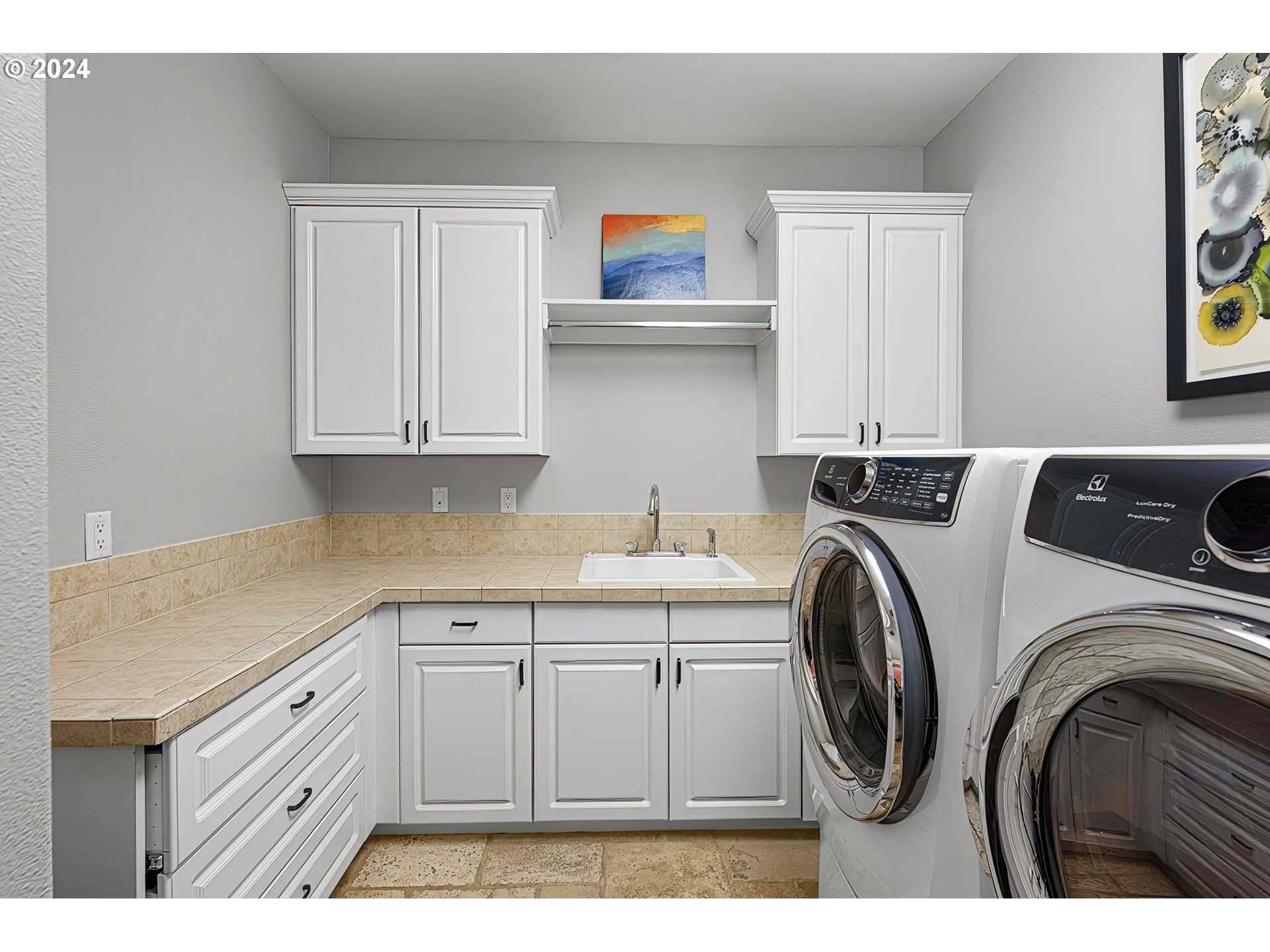15421 Southeast Rivershore Drive Vancouver, WA 98683 - Photo 31 of 39 a utility room with sink dryer and washer