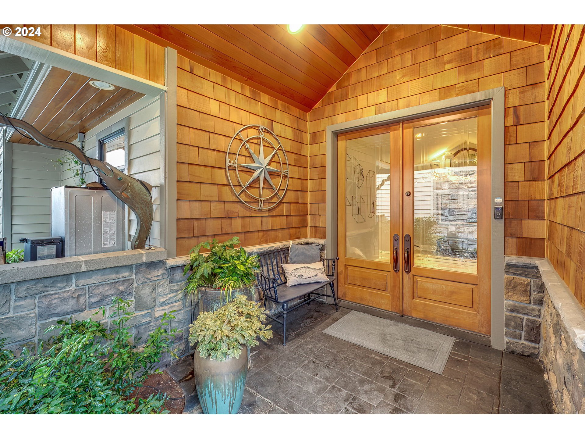 15421 Southeast Rivershore Drive Vancouver, WA 98683 - Photo 5 of 39 a view of an entryway