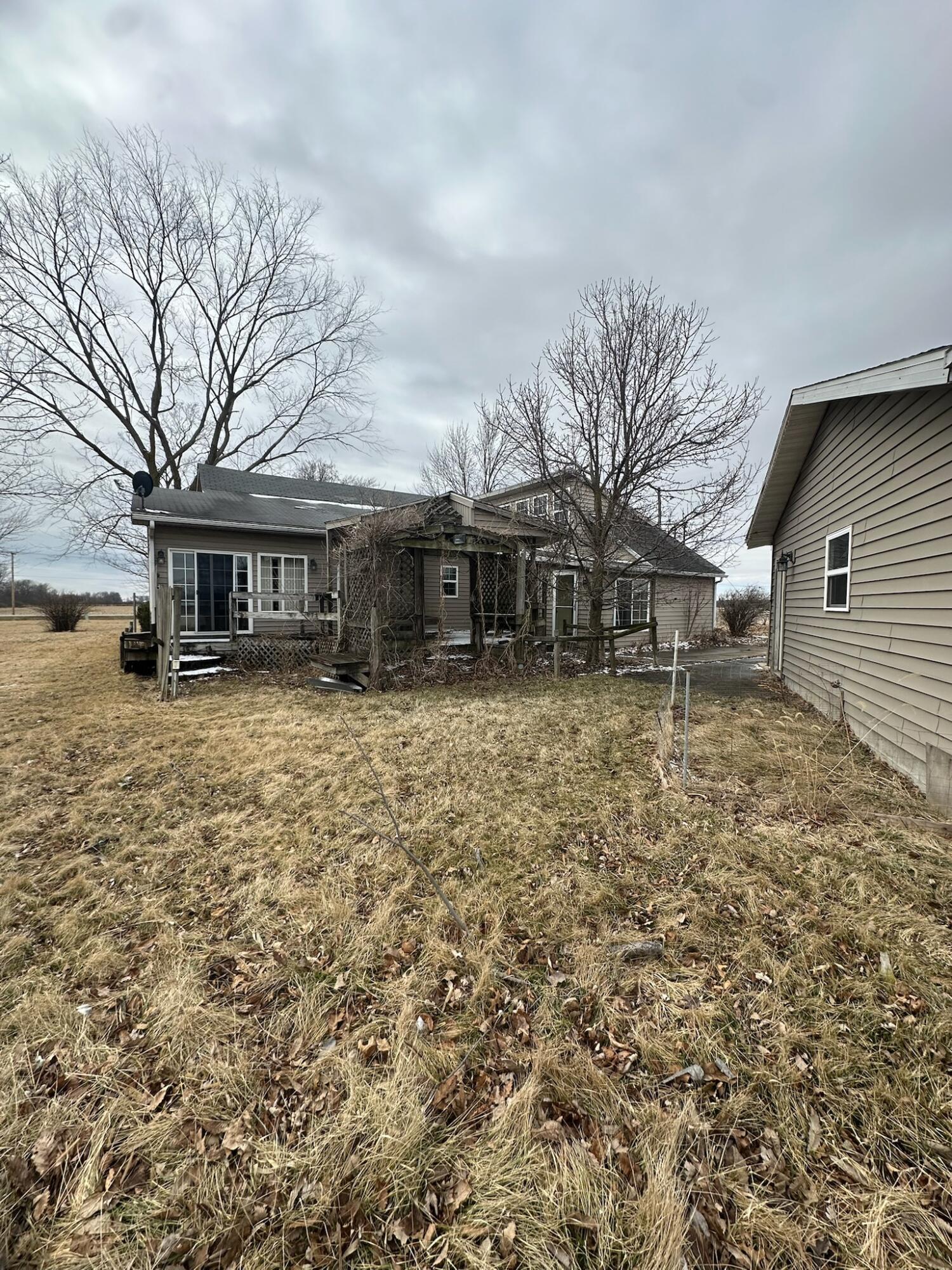 4701 South 1st Redkey, IN 47373 - Photo 18 of 29 front view of a house with a yard