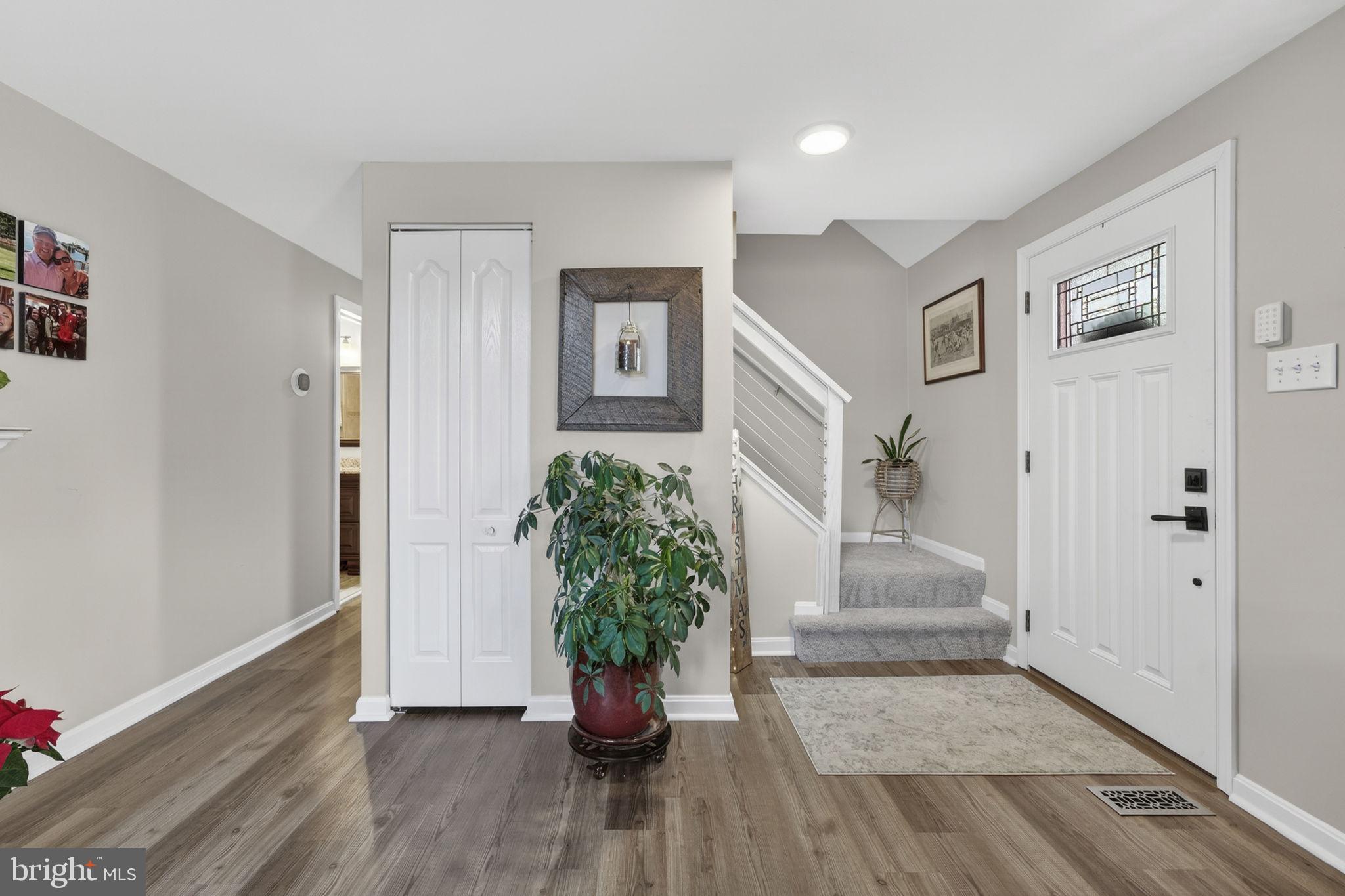 9666 Springs Road Warrenton, VA 20186 - Photo 12 of 77 Foyer