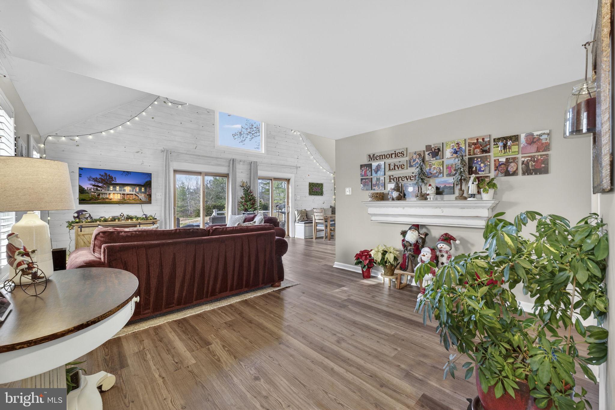 9666 Springs Road Warrenton, VA 20186 - Photo 14 of 77 Family Room