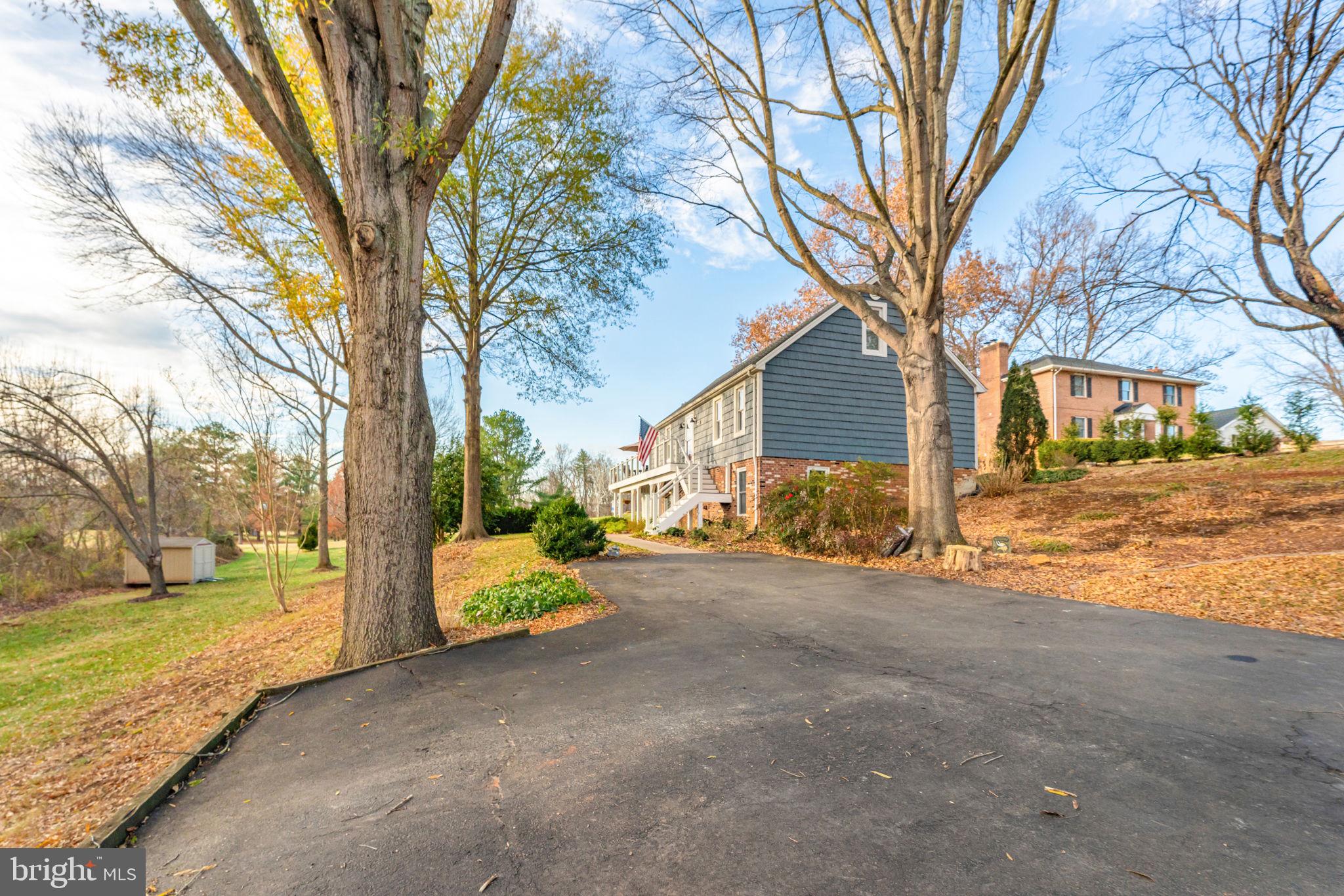 9666 Springs Road Warrenton, VA 20186 - Photo 2 of 77 Driveway