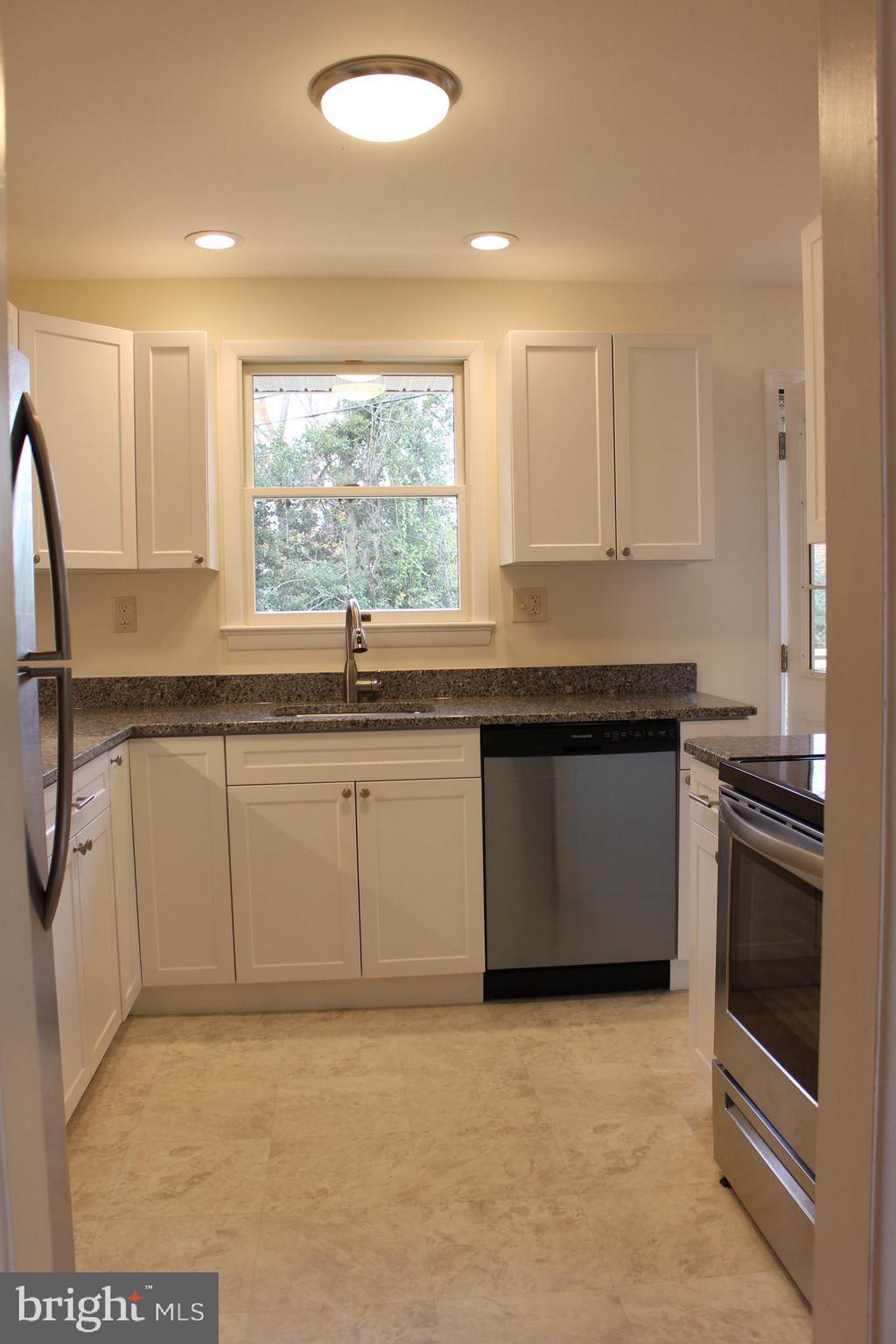 6722 Amherst Road Bryans Road, MD 20616 - Photo 4 of 39