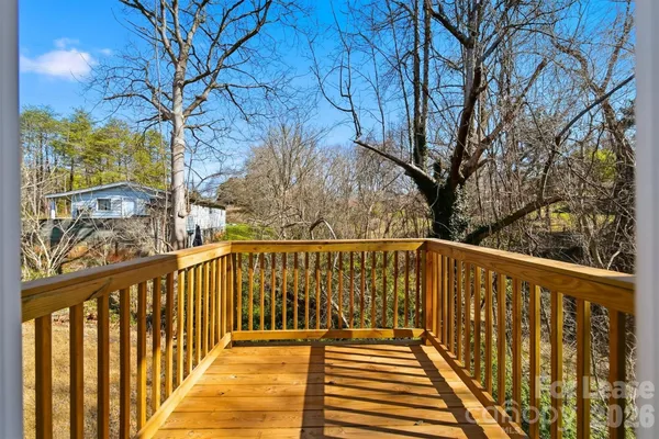 $1,695 | 403 15th Avenue Southwest, Unit B, Hickory, NC 28602