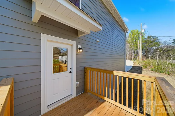 $1,695 | 403 15th Avenue Southwest, Unit B, Hickory, NC 28602