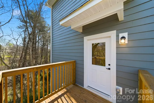 $1,695 | 403 15th Avenue Southwest, Unit B, Hickory, NC 28602