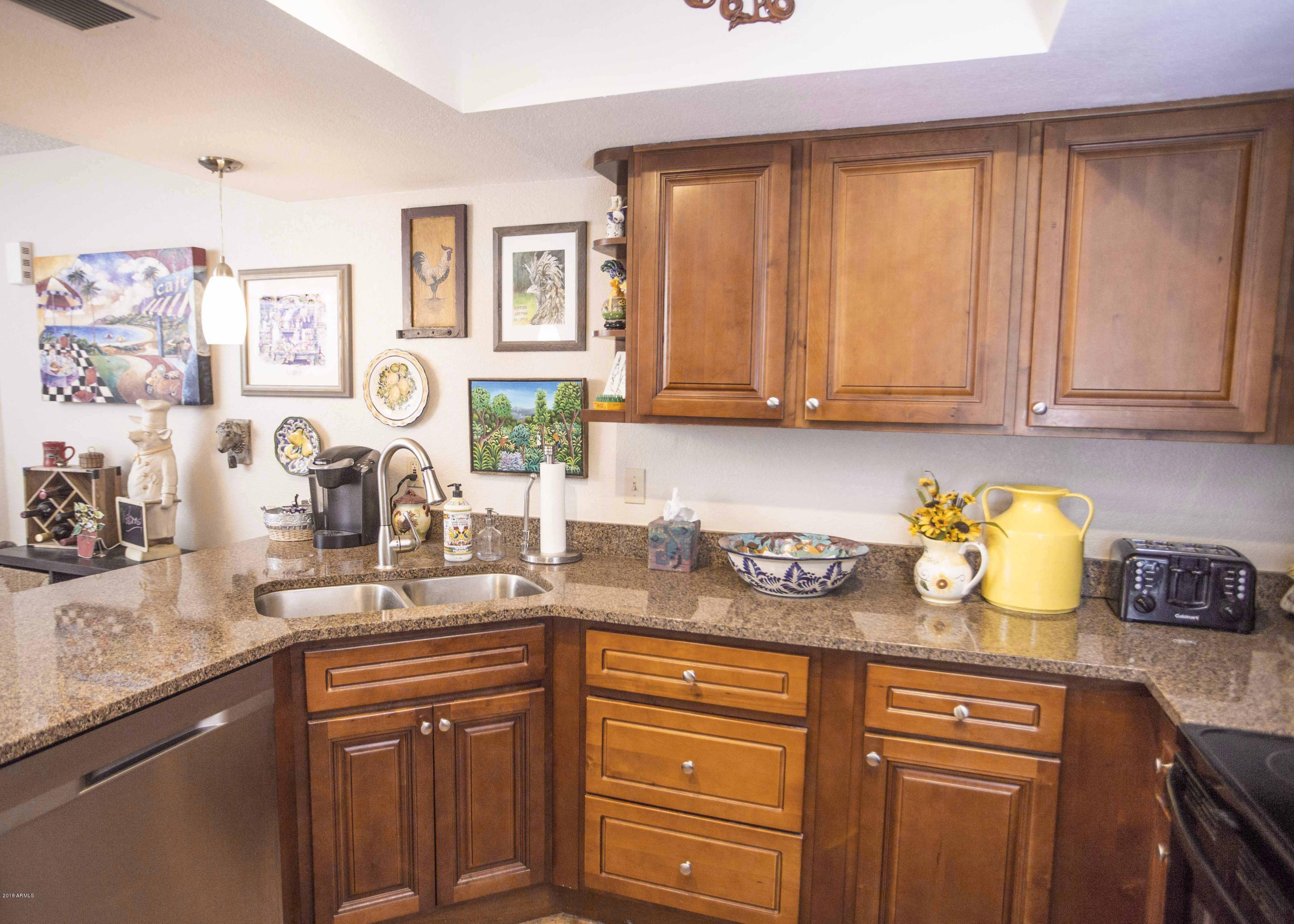 2537 East Wagoner Road Phoenix, AZ 85032 - Photo 10 of 36 Large 12' x 19' Kitchen
