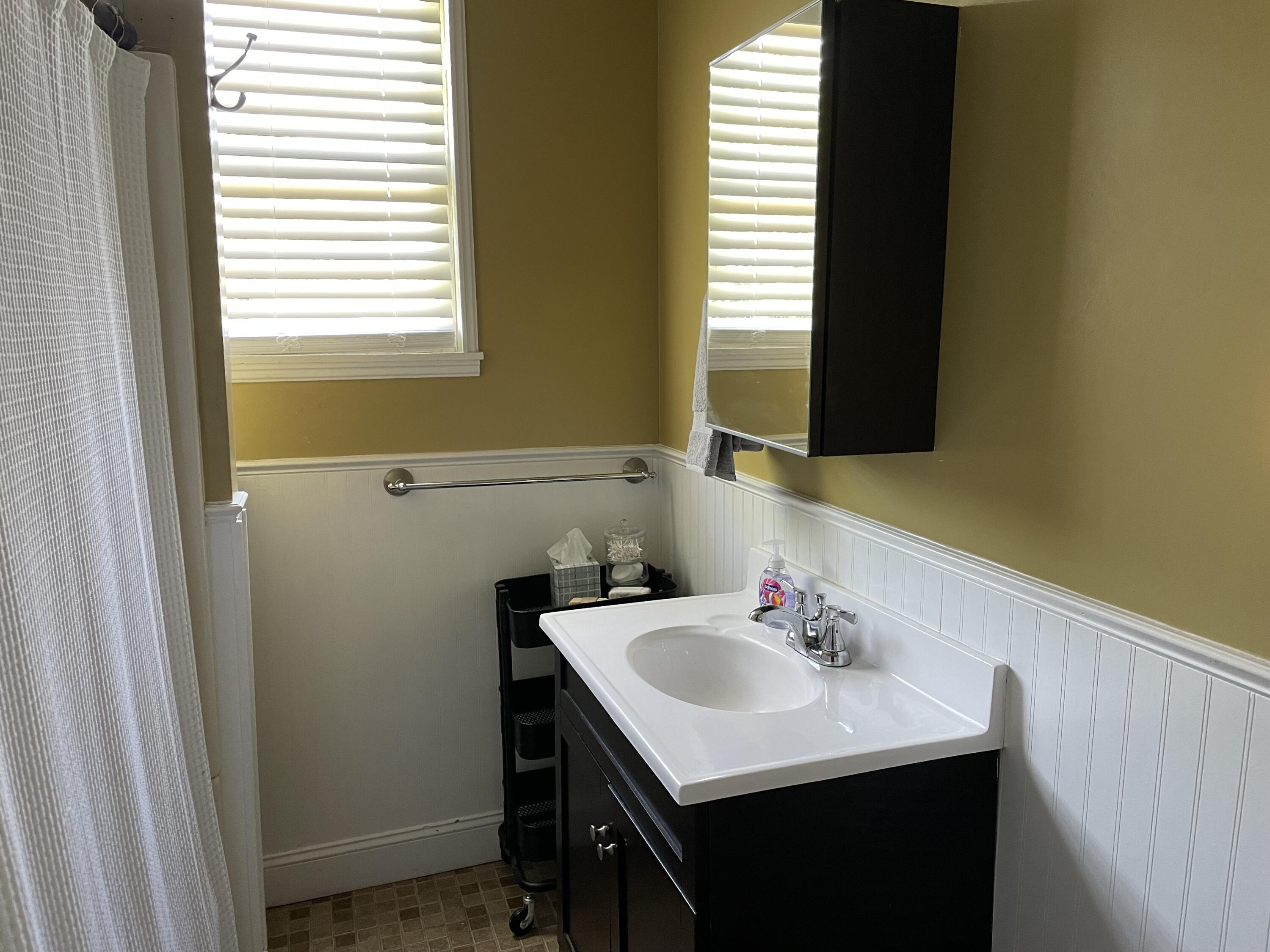927 Holden Street Augusta, GA 30904 - Photo 39 of 44 41. Upstairs_Bathroom_2