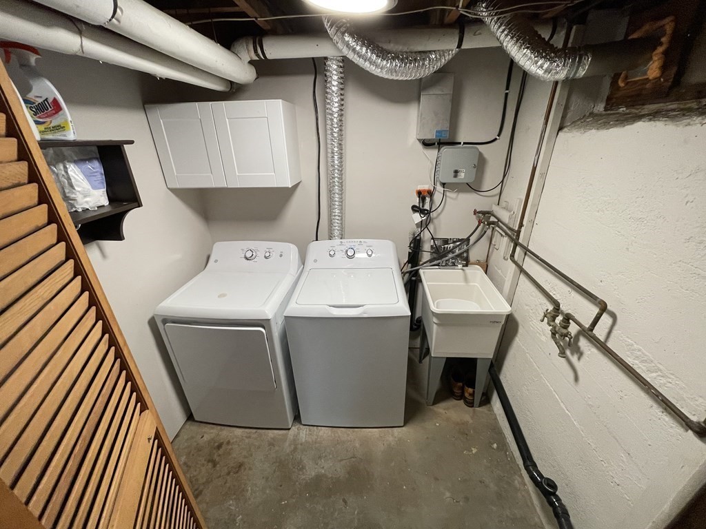 22 Westbrook Road Worcester, MA 01602 - Photo 37 of 39 a utility room with dryer and washer