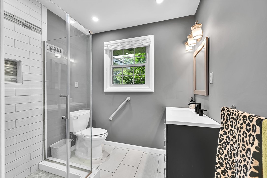 1102 Greenacres Anderson, SC 29621 - Photo 29 of 40 Primary bath