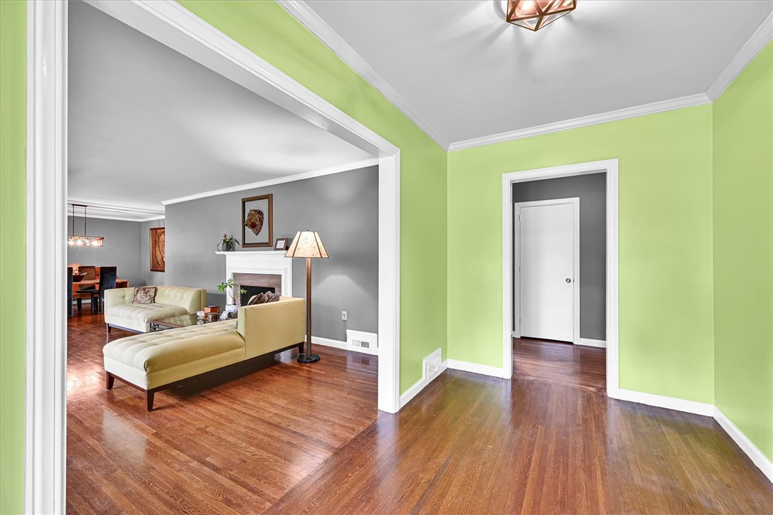 1102 Greenacres Anderson, SC 29621 - Photo 3 of 40 Come on in!