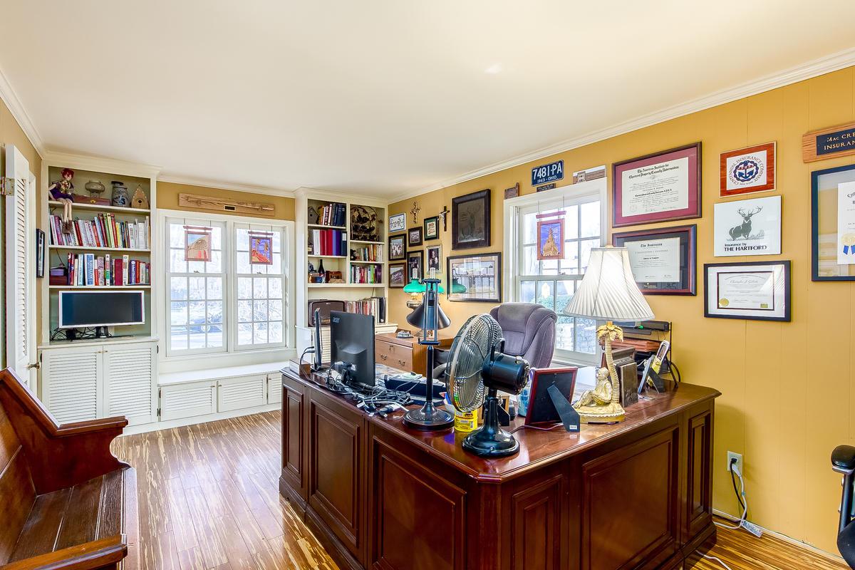 2676 Berwyn Road Columbus, OH 43221 - Photo 6 of 47 Gallery Image 6