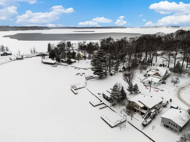 $549,900 | 6955 West Jackson Road, Ludington, MI 49431