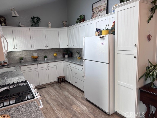1456 St Croix Drive Hemet, CA 92543 - Photo 3 of 27 KITCHEN