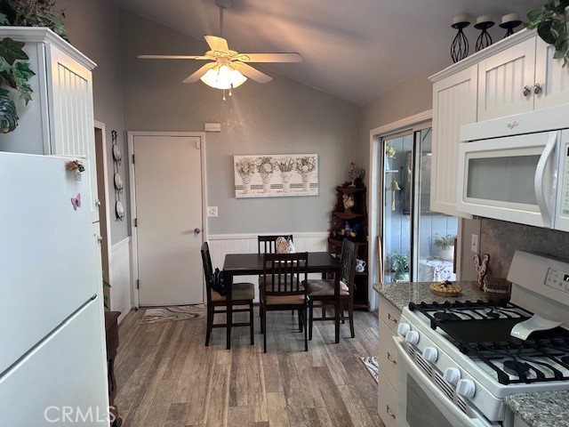 1456 St Croix Drive Hemet, CA 92543 - Photo 5 of 27 EATING AREA IN KITCHEN