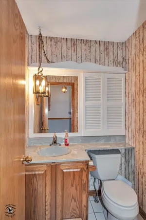 $299,900 | 211 Manor Drive, New Lenox, IL 60451