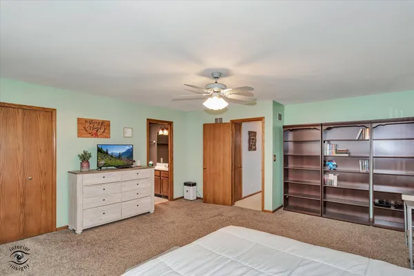 $299,900 | 211 Manor Drive, New Lenox, IL 60451