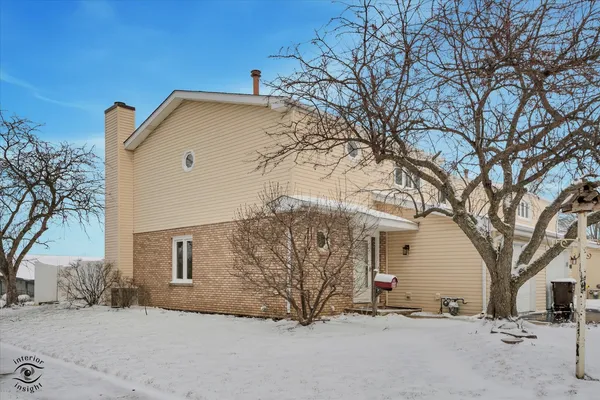 $299,900 | 211 Manor Drive, New Lenox, IL 60451