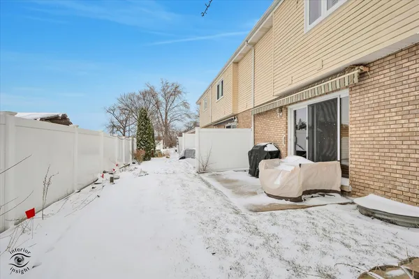 $299,900 | 211 Manor Drive, New Lenox, IL 60451