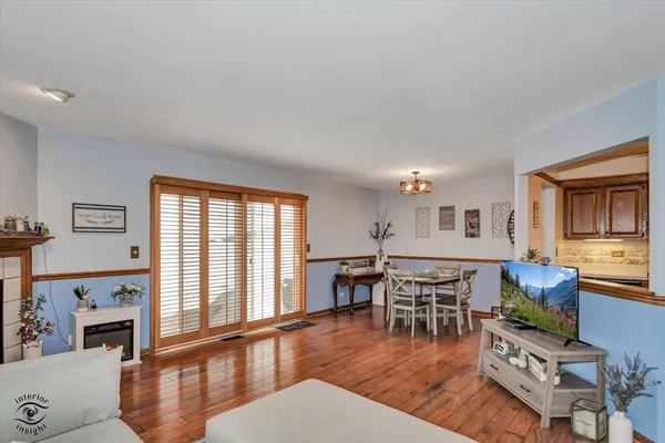 $299,900 | 211 Manor Drive, New Lenox, IL 60451