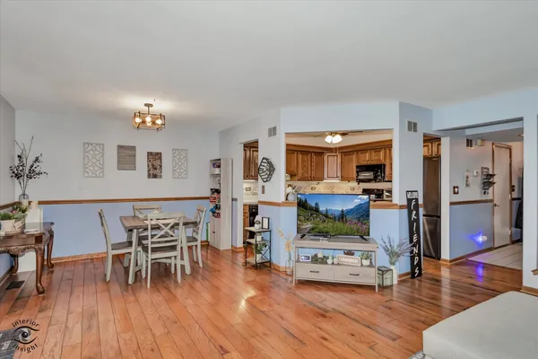 $299,900 | 211 Manor Drive, New Lenox, IL 60451