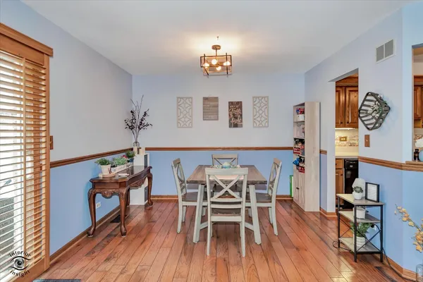 $299,900 | 211 Manor Drive, New Lenox, IL 60451