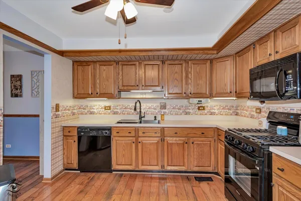 $299,900 | 211 Manor Drive, New Lenox, IL 60451