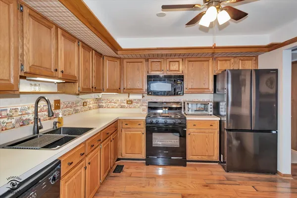 $299,900 | 211 Manor Drive, New Lenox, IL 60451