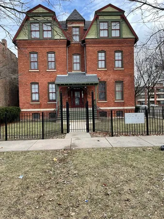 $1,650 | 10461 South Corliss Avenue, Unit 2, Chicago, IL 60628