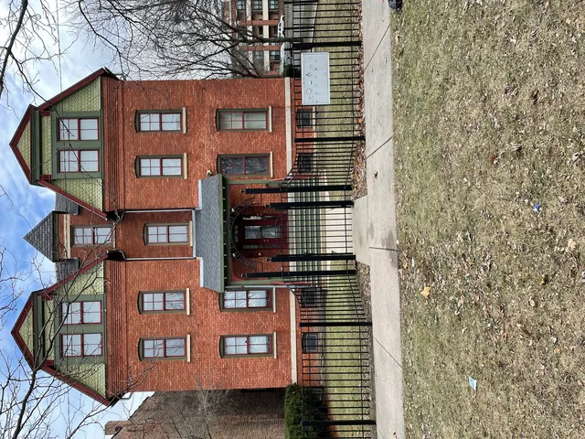 $1,650 | 10461 South Corliss Avenue, Unit 2, Chicago, IL 60628
