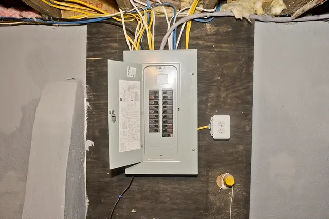 $304,900 | 19 Quincy Street, Springfield, MA 01109