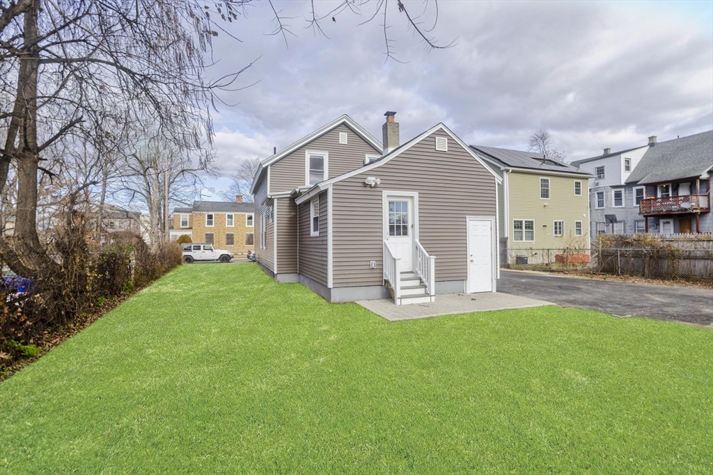 19 Quincy Street Springfield, MA 01109 - Photo 4 of 39 Gallery Image 4