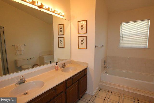 2438 Ridgehampton Court Reston, VA 20191 - Photo 15 of 25 Bath