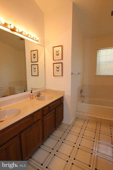 2438 Ridgehampton Court Reston, VA 20191 - Photo 16 of 25 Bath